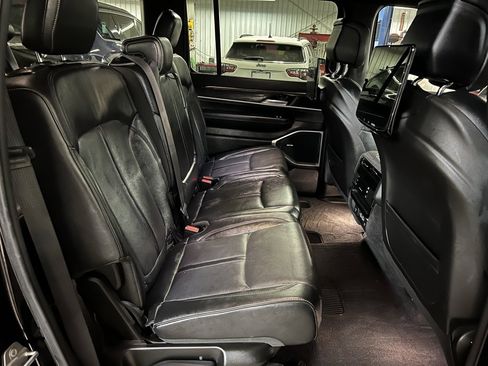 Used 2022 Jeep Wagoneer Series III w/ Rear Seat Video Group 1 image 15