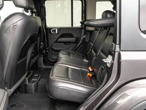 Used 2019 Jeep Wrangler Unlimited Sahara image 30