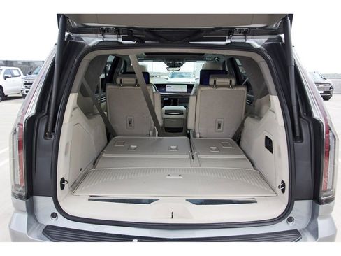 Certified 2025 Cadillac Escalade Sport Platinum w/ LPO, Floor Liner Package AWD/4WD image 30
