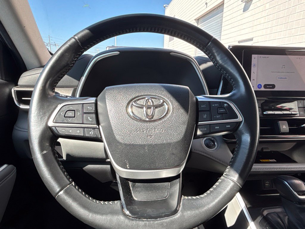 Used 2024 Toyota Highlander XLE AWD/4WD image 23