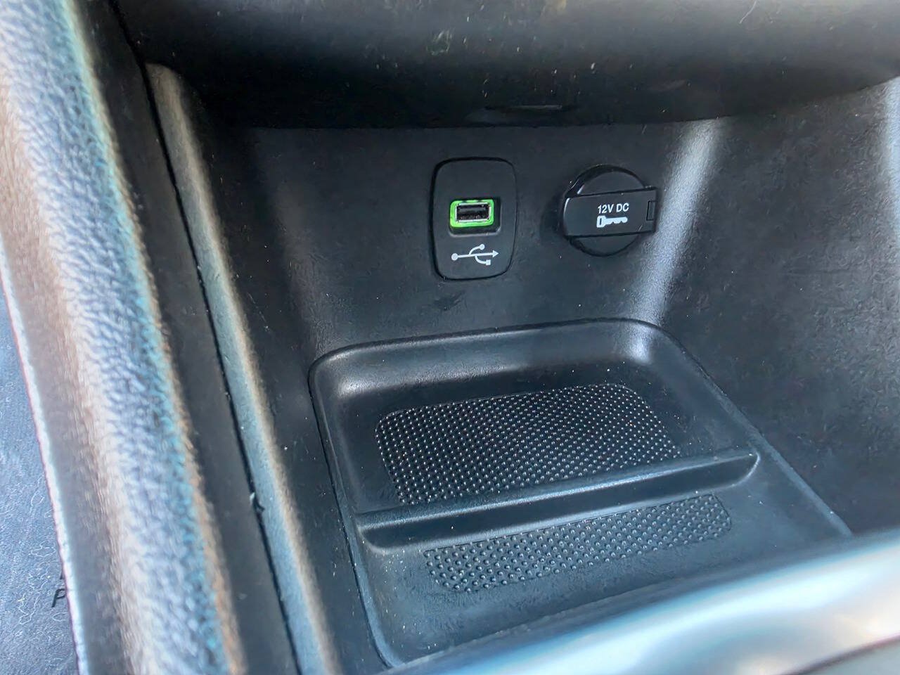 Used 2013 Dodge Avenger SE FWD image 37
