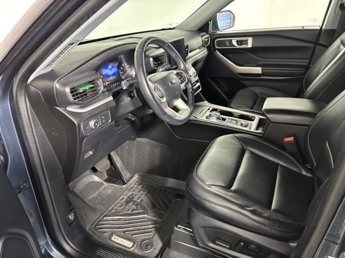 Used 2022 Ford Explorer XLT w/ Equipment Group 202A image 10