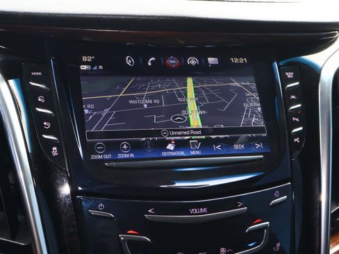 Used 2018 Cadillac Escalade Premium Luxury RWD image 31