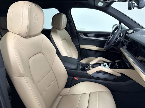 New 2026 Porsche Cayenne image 24