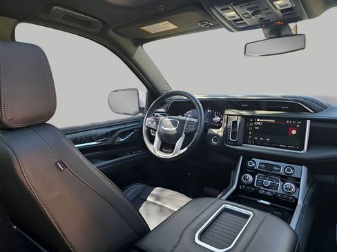 Used 2022 GMC Yukon XL Denali image 13