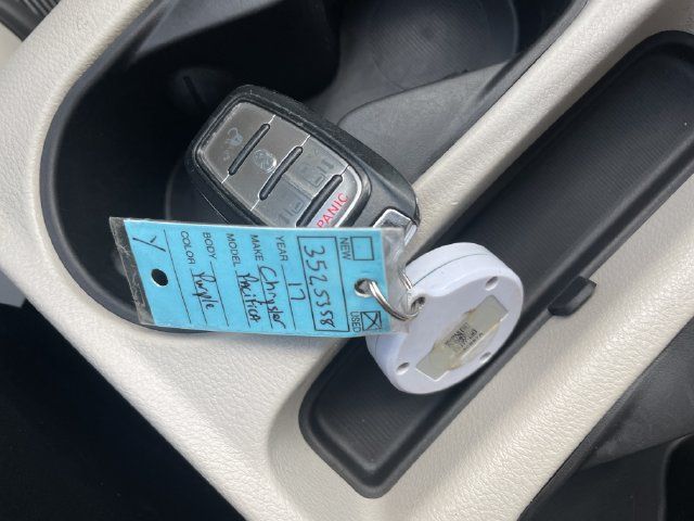 Used 2017 Chrysler Pacifica Touring w/ Tire & Wheel Group FWD image 18