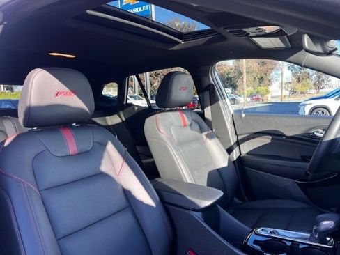 Certified 2024 Chevrolet Trax RS w/ Sunroof Package image 24