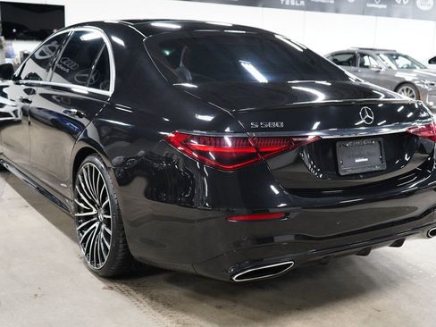 Used 2022 Mercedes-Benz S 580 4MATIC Sedan image 3