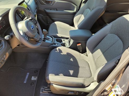 Used 2025 Subaru Forester Premium image 3