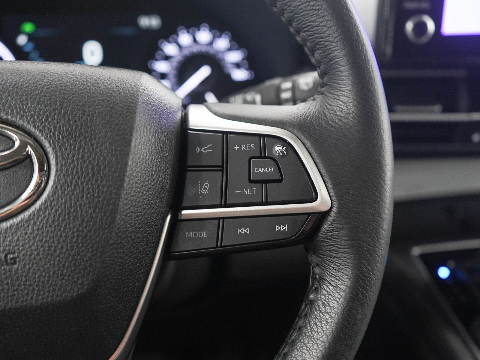 Used 2025 Toyota Sienna XLE w/ XLE Plus Package AWD/4WD image 27