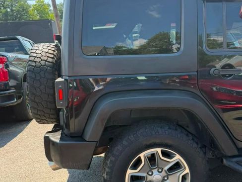 Used 2016 Jeep Wrangler Unlimited Rubicon w/ Dual Top Group AWD/4WD image 16