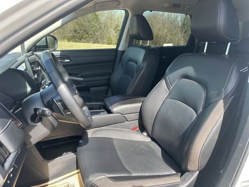 Used 2023 Nissan Pathfinder SL w/ Lighting Package (N92) FWD image 14