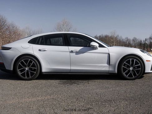 Used 2024 Porsche Panamera 4 w/ Premium Package image 8