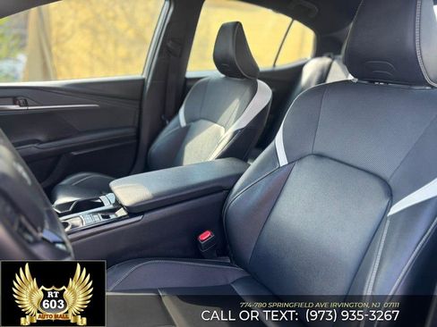 Used 2025 Toyota Camry SE image 13