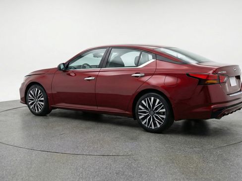 Used 2025 Nissan Altima 2.5 SV image 6
