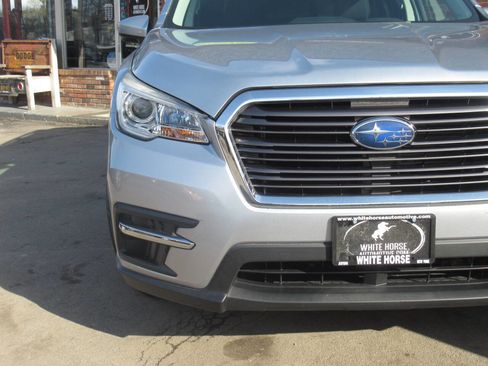 Used 2019 Subaru Ascent Premium image 2