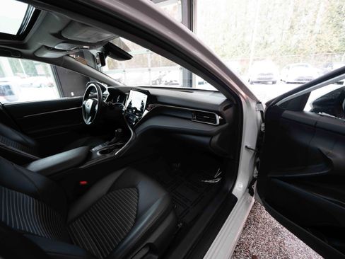 Used 2024 Toyota Camry SE w/ Convenience Package image 25