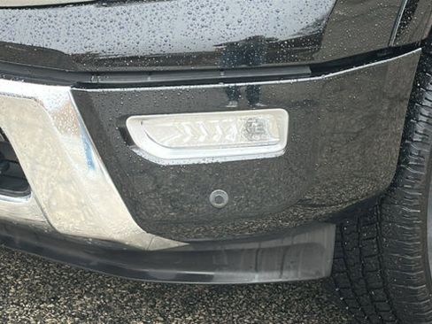 Certified 2024 Nissan Titan Platinum Reserve w/ Moonroof Package image 5