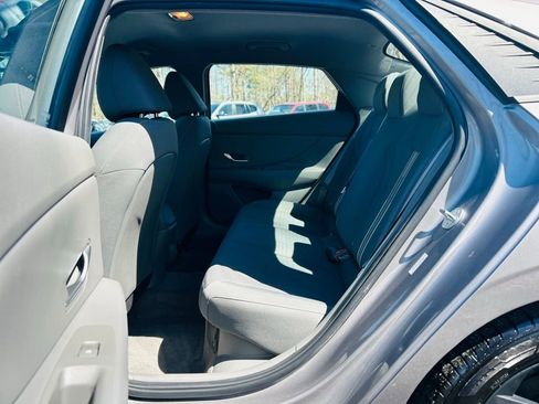 Used 2023 Hyundai Elantra Blue image 24