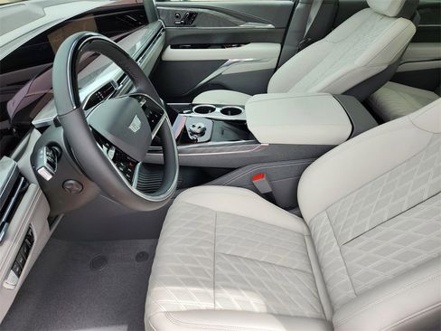 New 2025 Cadillac Escalade IQ Luxury 1 w/ Smart Trailering package image 15