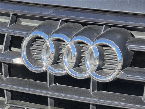 Used 2020 Audi Q5 2.0T Premium w/ Titanium Sport Package image 11