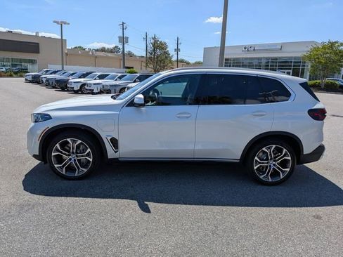 New 2026 BMW X5 xDrive50e w/ Climate Comfort Package AWD/4WD image 8