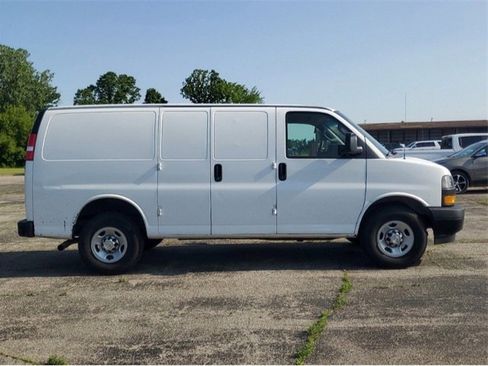 Used 2021 Chevrolet Express 2500 w/ Driver Convenience Package image 8