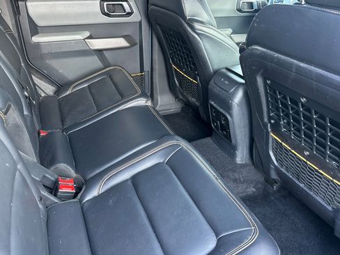 Used 2023 Ford Bronco Badlands image 17