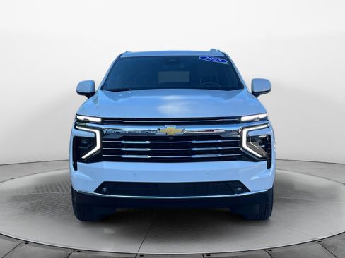 Used 2025 Chevrolet Suburban LT w/ Comfort Package RWD image 2
