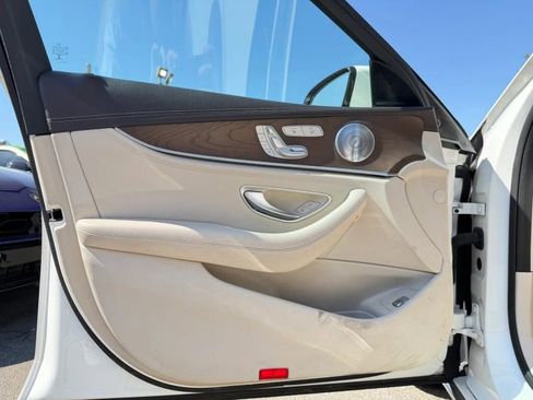 Used 2018 Mercedes-Benz E 400 4MATIC Sedan image 9