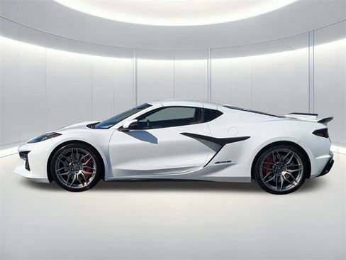 Used 2025 Chevrolet Corvette Z06 image 8