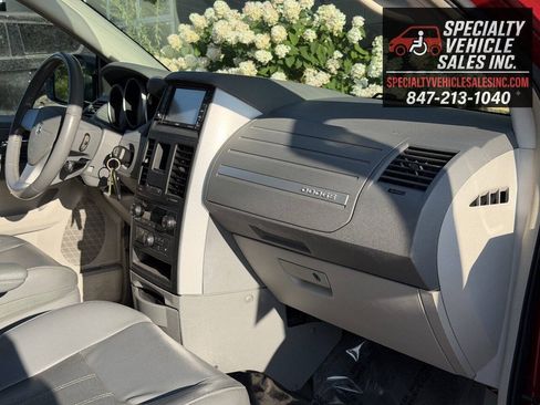 Used 2008 Dodge Grand Caravan SXT FWD image 30