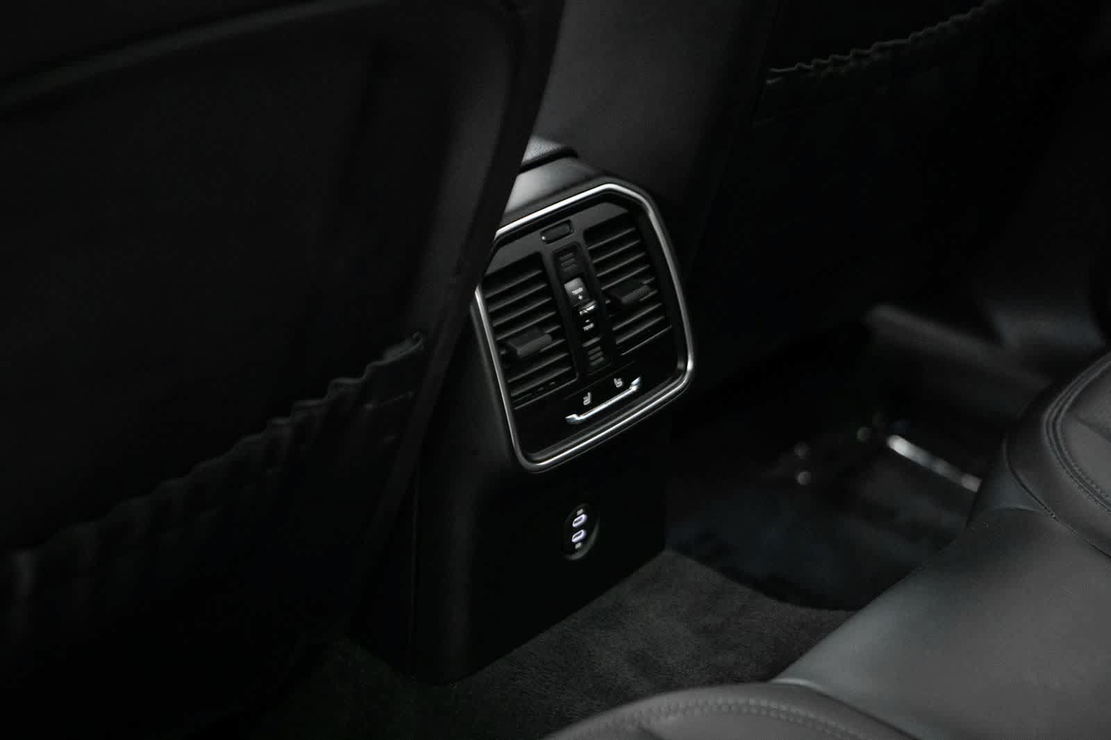 Certified 2024 Porsche Macan S AWD/4WD image 35