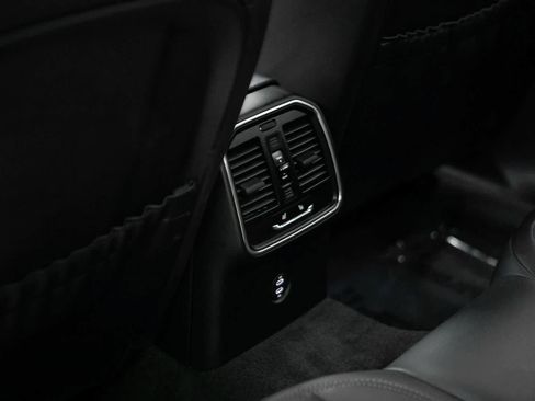 Used 2024 Porsche Macan S AWD/4WD image 35