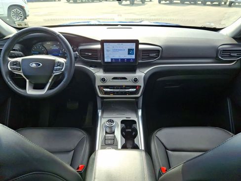 Used 2022 Ford Explorer XLT w/ Equipment Group 202A image 10