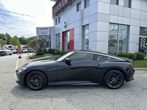 Certified 2024 Nissan Z Performance w/ Floor Mat Package RWD image 5