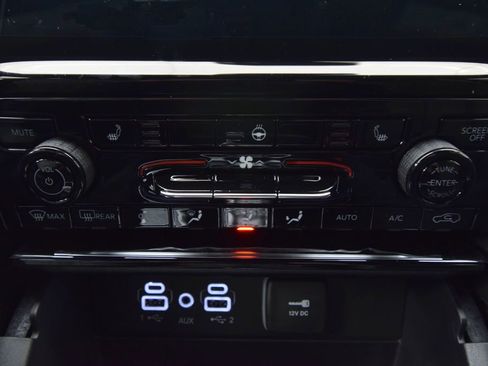 New 2025 Jeep Grand Cherokee Limited w/ Black Appearance Package AWD/4WD image 32