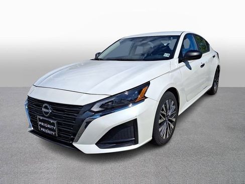 Used 2024 Nissan Altima 2.5 SV FWD image 1