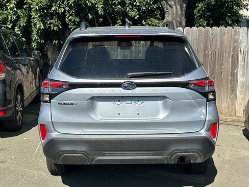 Used 2025 Subaru Forester Premium image 7