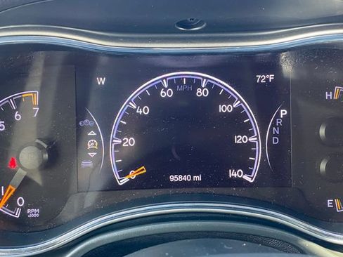 Used 2020 Jeep Grand Cherokee Altitude image 25