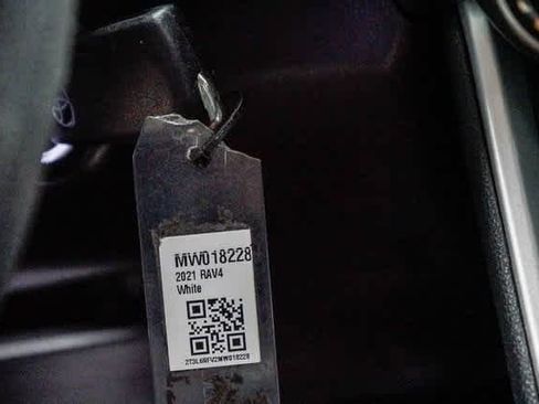 Used 2021 Toyota RAV4 LE w/ Carpet Mat Package (TMS) image 29