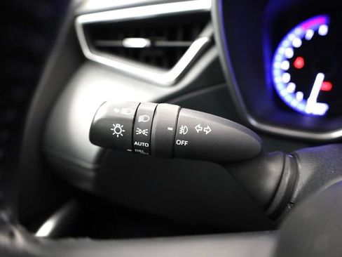 Used 2022 Toyota Corolla Cross XLE w/ Convenience Package image 26