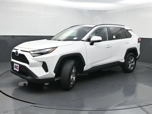 Used 2022 Toyota RAV4 XLE w/ Convenience Package AWD/4WD image 21