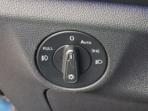 Used 2019 Volkswagen Jetta SEL Premium FWD image 25
