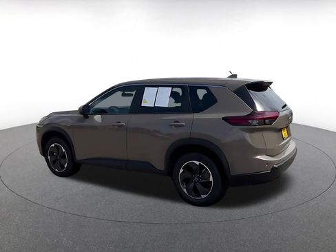 Used 2025 Nissan Rogue SV AWD/4WD image 10