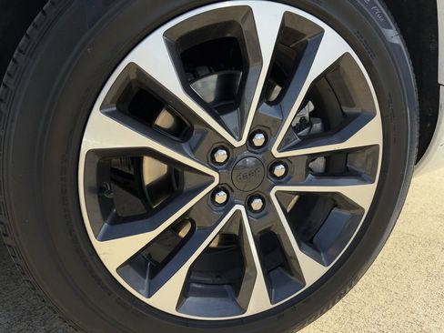 Used 2024 Jeep Grand Cherokee L Overland w/ Rear Seat Video Group I image 11