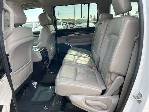 Used 2023 Jeep Wagoneer 4WD w/ Convenience Group I image 15