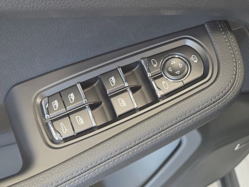 New 2026 Porsche Macan Base image 15