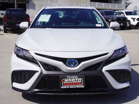 Used 2022 Toyota Camry SE w/ Audio Upgrade Package FWD image 3