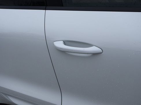 New 2026 Porsche Macan image 17